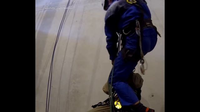 Смотри какие у меня классные ботинки!