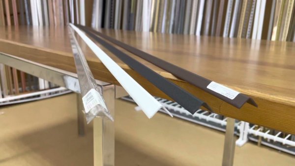 Угол наружный алюминиевый УО 18-27.2700.042л