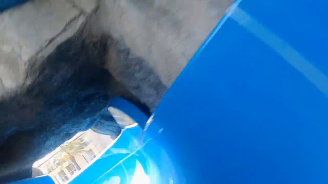 Видео снято в аквапарке при помощи Samsung Gear 2.