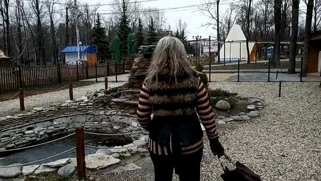 Свитер спицами из остатков пряжи. Демонстрационное видео.