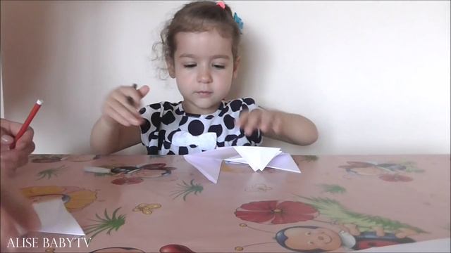 Делаем Оригами Кошку из бумаги, подарок для её кошечки Мурки. Учимся сгибать бумагу, изучаем фигуры