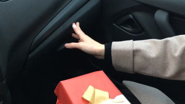 Подарил IPhone 11 2020, смотрим реакцию