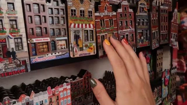 Две девушки, Амстердам и велосипеды