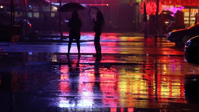 Свекровь после свадьбы ни разу за 15 лет не пришла в гости. А теперь вдруг заявилась на порог.