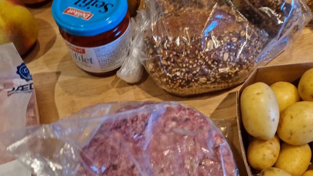 БЕЖЕНЦЫ ИЗ УКРАИНЫ В НОРВЕГИИ🇧🇻Какие продукты нам дают🥝🍊🍞🥔