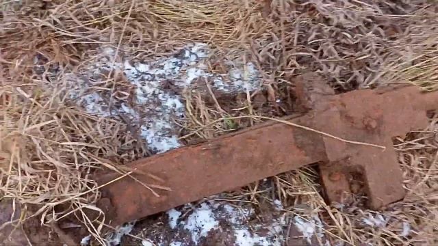 МЕТАЛЛ КОПАЕМ ДВА ВЕЧЕРА В ОДНОМ МЕСТЕ. ТРАКТОР НЕ НУЖЕН ЕСТЬ ДИМОН С ЛОПАТОЙ )))