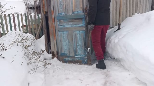 Откопала двери, боюсь что подтопит//