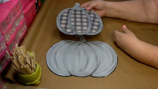 Stacked Pumpkins Garden Stake ~ Fall DIY ~ Fall Patio Decor