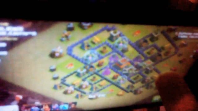 Человек который не умеет играть в клеш оф клеш