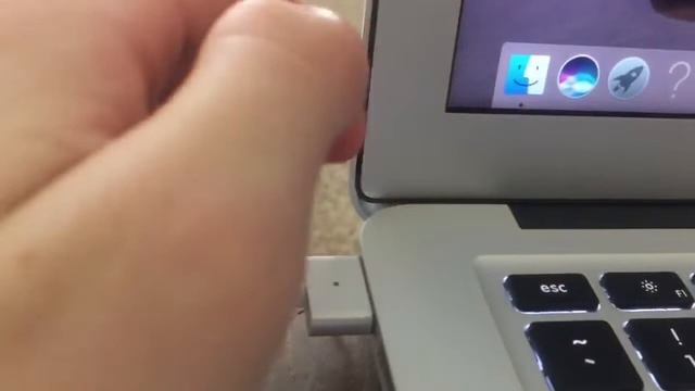 Please Help! MacBook Air Battery Not Charging