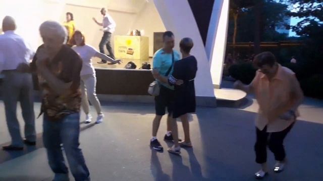 Ай лав ю!???/Танцы в парке Горького Харьков август 2021