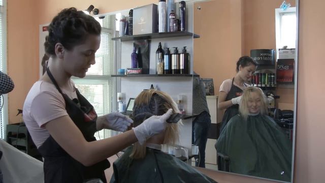 О работе парикмахера.