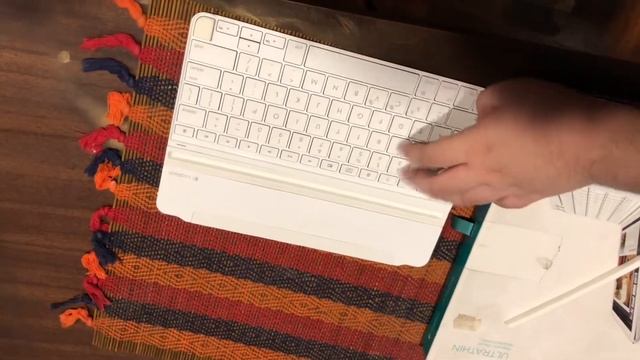 Logitech Ultra Thin Keyboard/iPad Air 2