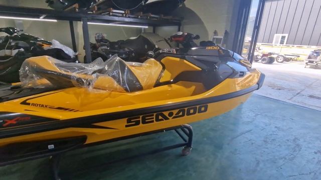 НОВЫЙ SeaDoo RXTX RS 300 2022 года . YELLOW COLOR.