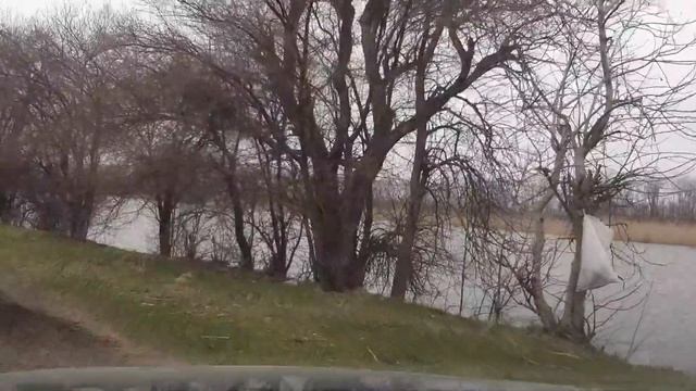 На рыбалку. Это жесть, где найти место в рабочий день.