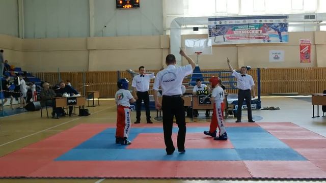 Непомнящих Виктор - красный угол, поинтфайтинг (тренер Карашашев Р.И.)