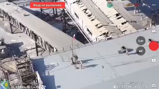 ??Флаг России уже развеивается на Авдеевском коксохиме и здании городской Администрации