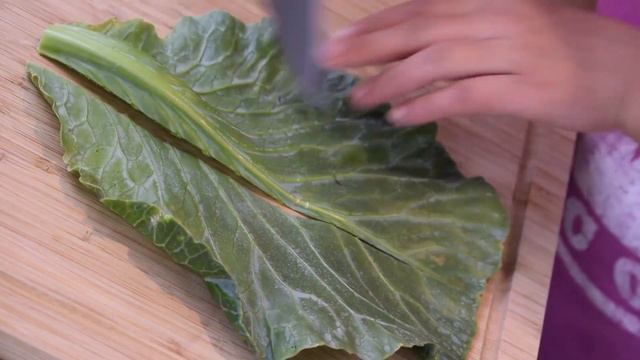 Як правильно нарізати листя салату