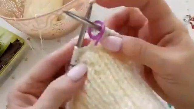 Мастер класс шапочка узор жгуты. Легко и просто.