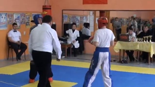 Ноздрин Виталий 1.1 ЛАЙТ 05.04.15 турнир «Золотой ринг» по кикбоксингу, Симферополь (ГРЭС) WAKO