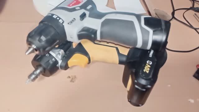 Сравнение шуруповёртов Deko DKCD20FU-Li(20V) и Интерскол ДА 10(12V)