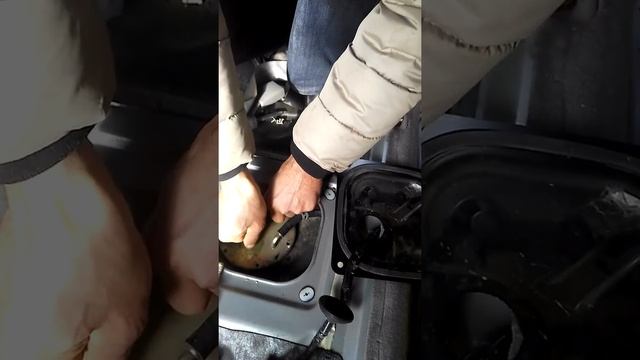 Мазда капелла бензонасос.