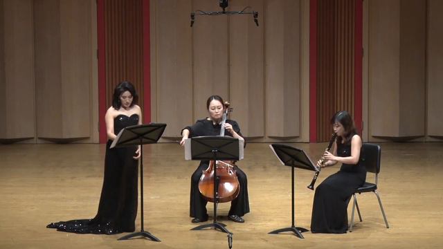 ‘Horizontally’ For Soprano, Clarinet, Cello