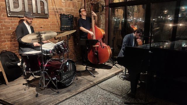 прекрасный джаз в Этобаре