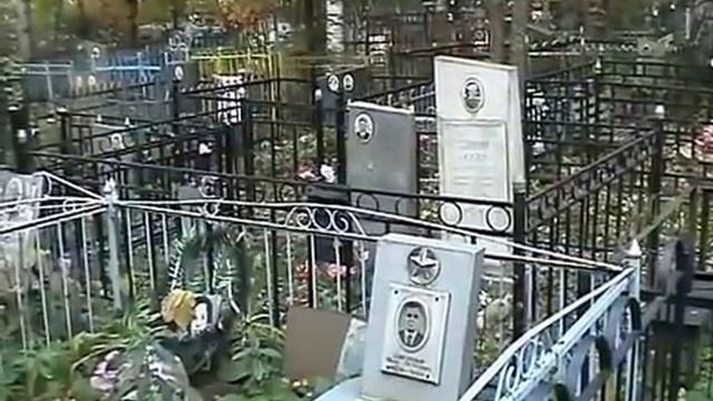 Поминать усопших сладостями нельзя это грех. Богу не угодно