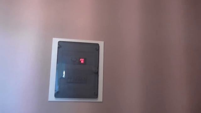 Декоративная перегородка, устанавливаем стёкла.