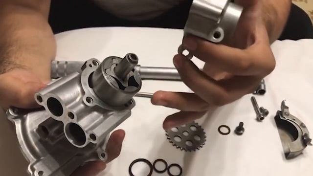 Сборка и проверка масляного насоса Yamaha R1 1998-2003 / Assembling And Checking The Oil Pump