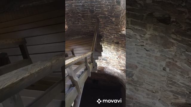 Две башни Изборской крепости - Колокольная изнутри и Луковка внешний вид   на Жеравьей горе . Росси