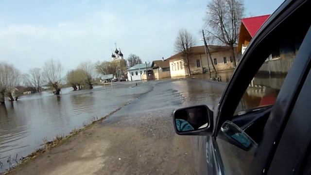с. Холуй. Разлив реки Теза.