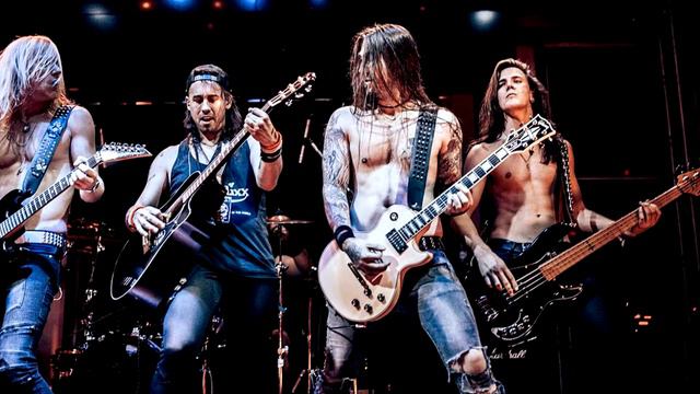 Crazy Lixx - Walk the Wire lyrics (+перевод)