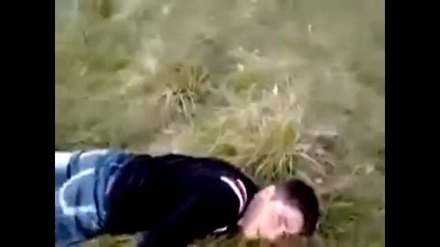 Вырубают на улице. Жесть!!!18