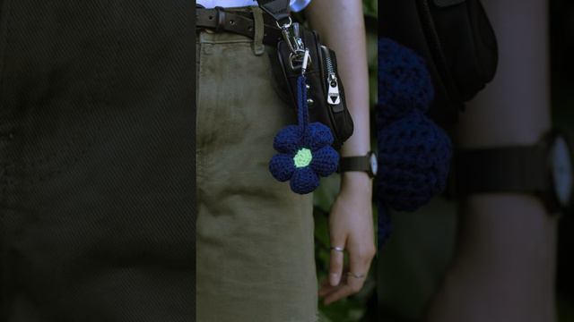 Ромашка🌼 - идеальный аксессуар  для яркого лета☀️#брелок #вязаниекрючком #ромашка #аксессуары