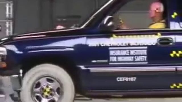 Crash Test 2007 Chevrolet Silverado 1500 Classic / 1999 -2006 Chevrolet Silverado 1500 / 1999 - 200