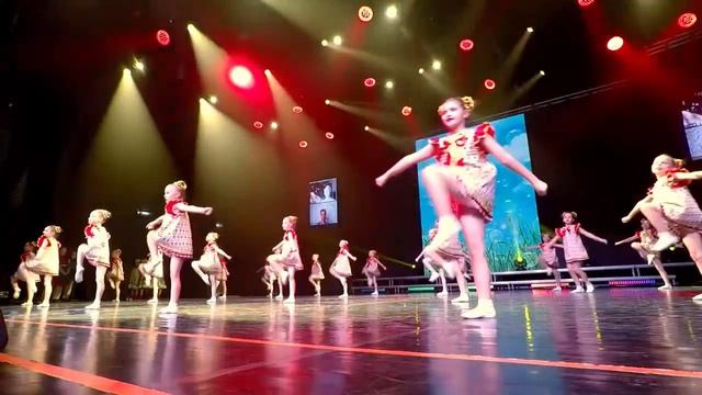 танец. под песню человек паук