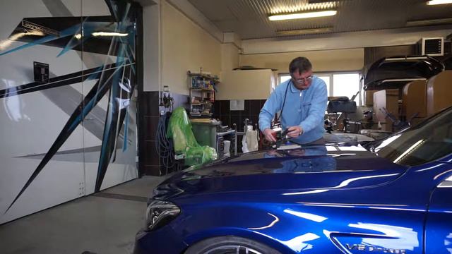 Mercedes AMG C 63S Gregor Beim Poliren