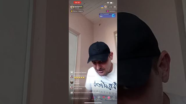 чудище, ну как такие живут среди людей ?Однорукий Боб,попрошайка а ещё и базарит,такого надо удалит