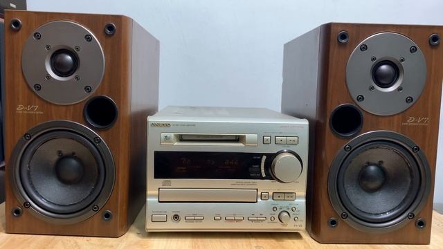 Bộ dàn Onkyo FR - V3  loa Onkyo D - V7 hát tốt giá 1tr999k ae quan tâm ip zalo 0907651616