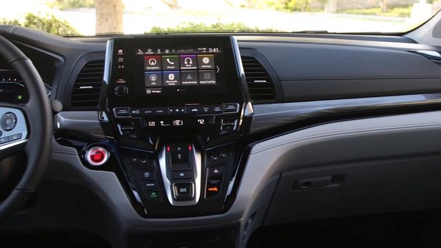 Honda Odyssey Minivan: Pros & Cons (2023)