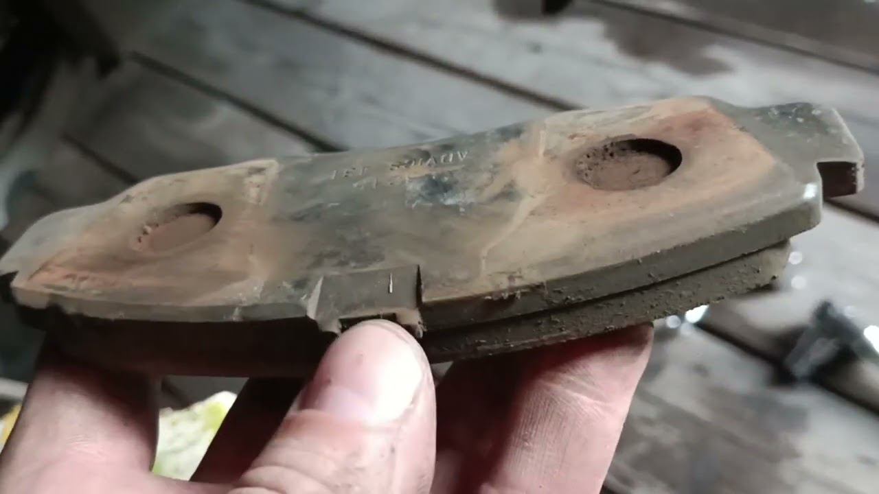 Замена тормозных колодок, перед, Хонда Одиссей RA 7.