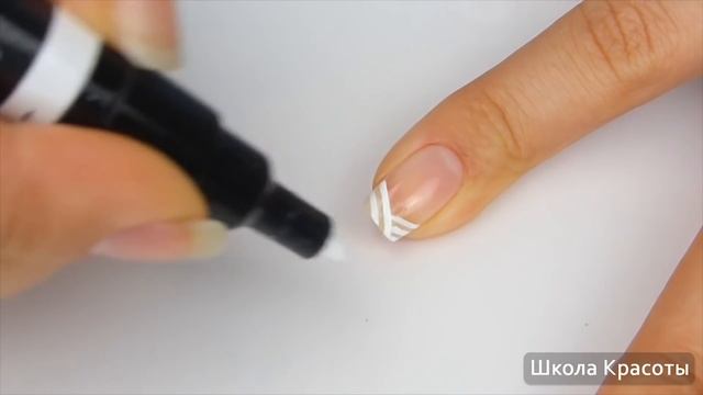Маникюр с помощью акрилового маркера