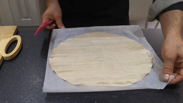 Запеченный лосось и лук-порей в хлебной корочке.  Filetto Di Salmone E Porro In Crosta Di Pane.