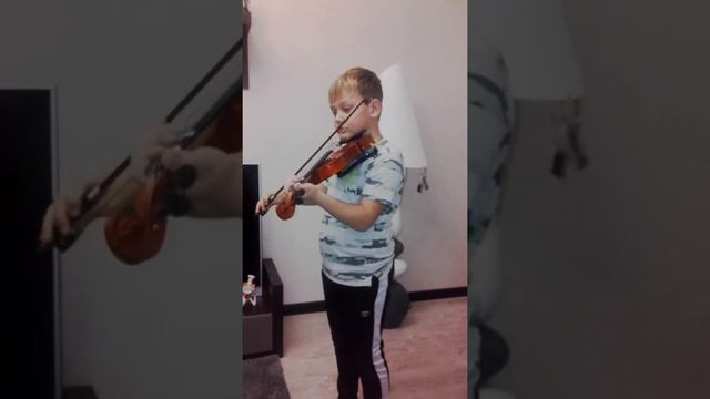 Песня елочка на скрипке.