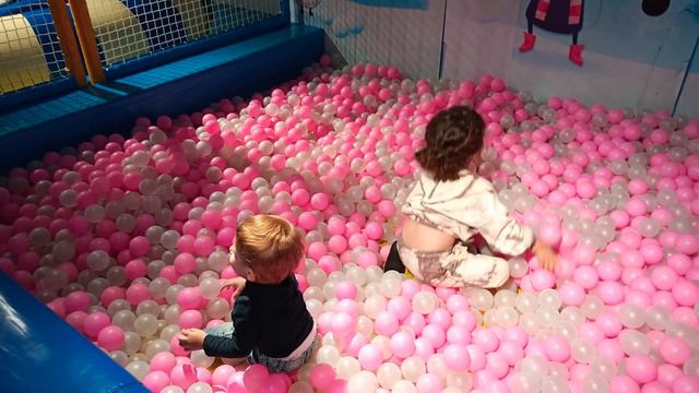 Jump Into Balls. Прыжок в шарики