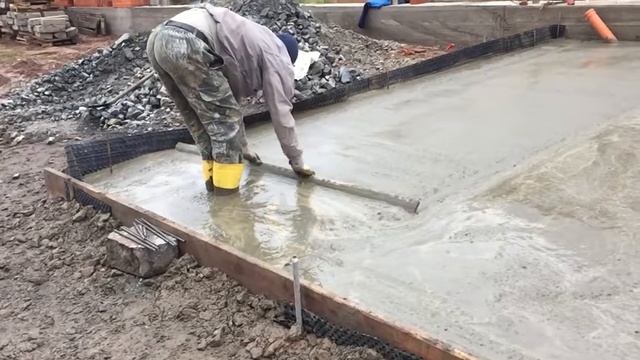 Заливка бетонной площадки 2014 (14 окт) конец