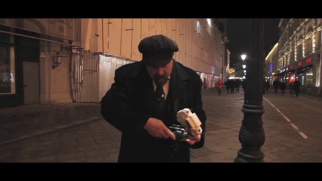 Ленин управляет вертолетом