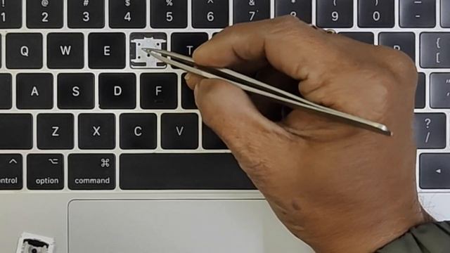 Clean And Repair Apple Mac MacBook Pro 2016-2017-2018 Butterfly Keyboard Keys.